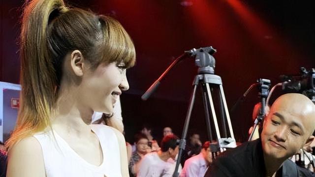 柳岩|柳岩晒高空做瑜伽视频，身体柔软大秀“S”形曲线