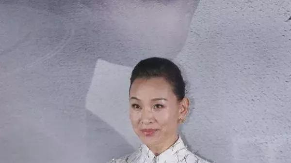 陈冲|年轻大红时入美国籍，如今60多岁老了，却频繁到中国演戏