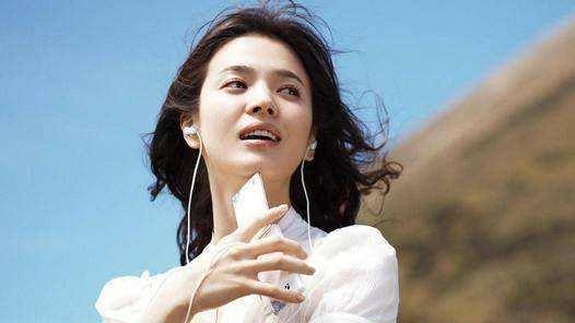 宋慧乔|女神颜值也崩了！41岁宋慧乔脸肿还僵硬，嘴歪明显像变了个人