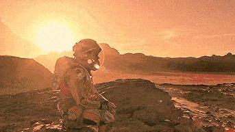 30年前，科学家为移民外星球做实验，把4男4女关入封闭空间