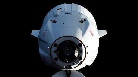 SpaceX龙飞船对接成功，2.6吨专业科学实验和补给已送达