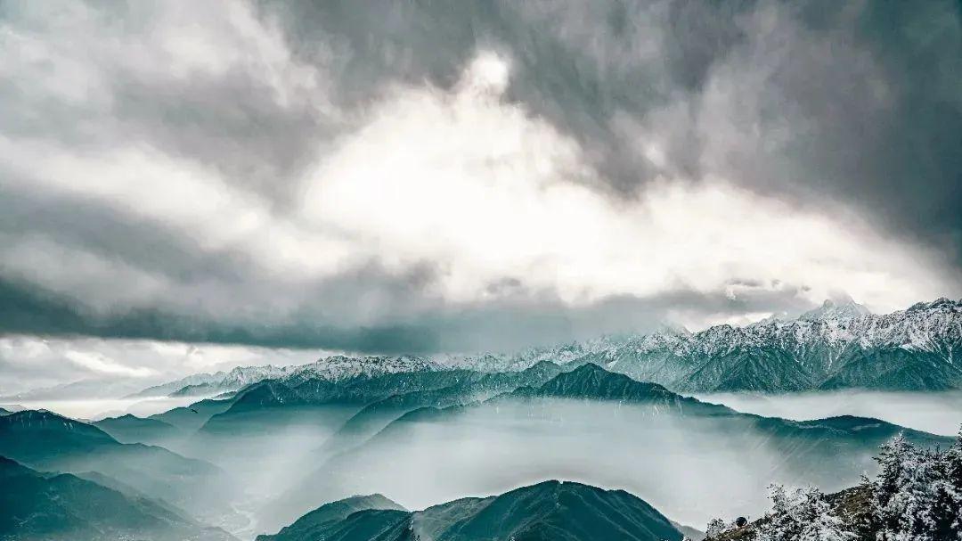 牛背山|红岩顶轻装徒步，景色不输牛背山！星空璀璨远眺贡嘎