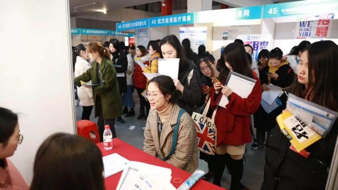 小爱|相恋五年的女友，分手只用了一天，遇上的却是五百块租豪车的假富豪