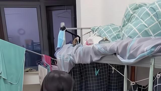 男子喜欢工厂里的女主管，写信表白，可还没写完就被发现和拒绝了