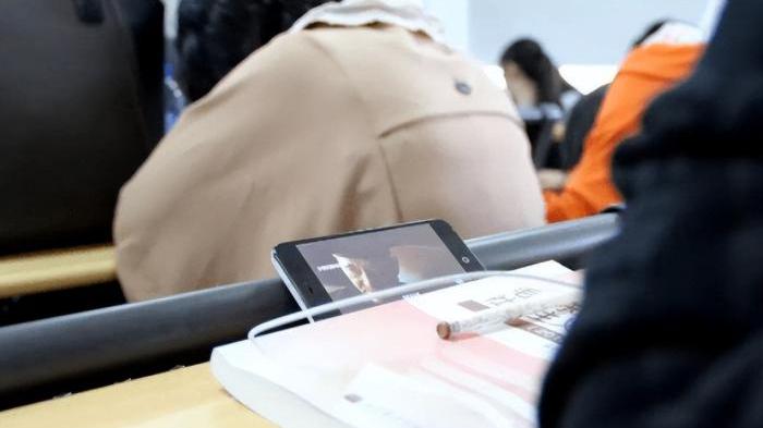 郑州|校园“奶头乐”现象盛行，我们怎样应对？