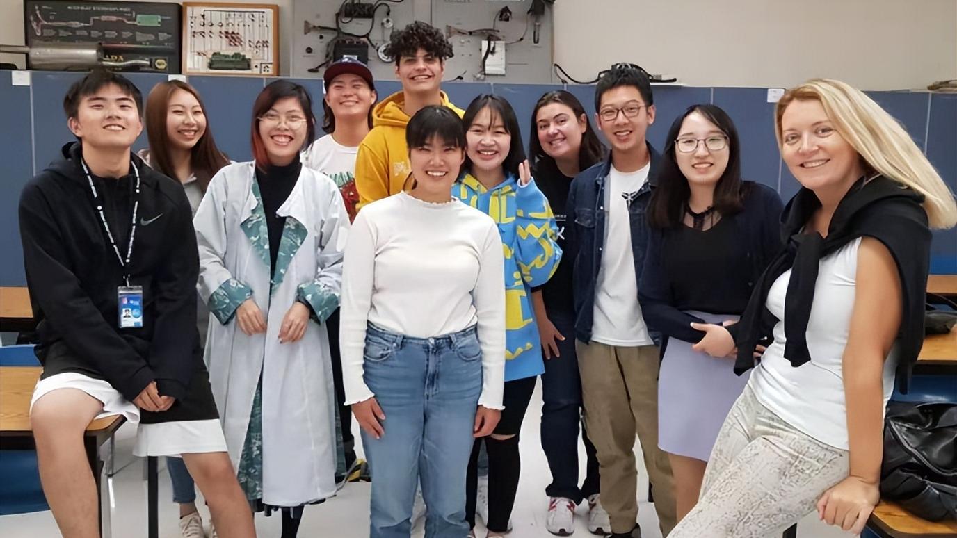 硅谷|国内为啥人才流失这么严重？47岁硅谷华裔女高管说出原因，很现实