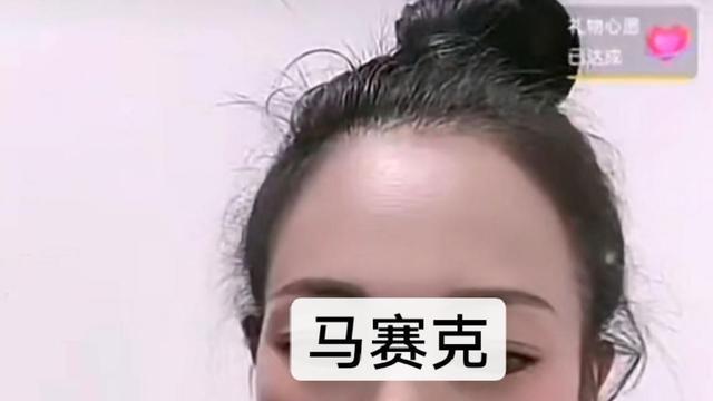 广州：女子做核酸插队，5天和人打架4次，网友：黑白通吃，很厉害