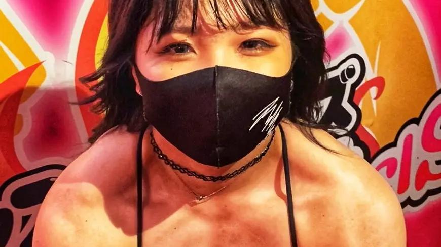 马尾辫 日本一家酒吧所有服务员都是肌肉女孩，男人都不一定打得过她们