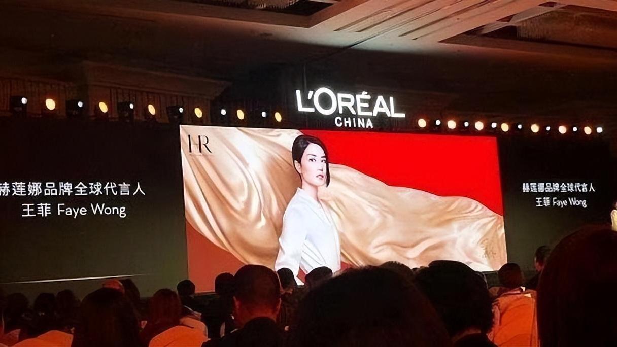 王菲 ?王菲续约护肤品牌，无滤镜无美颜下生图，网友质疑：带货？