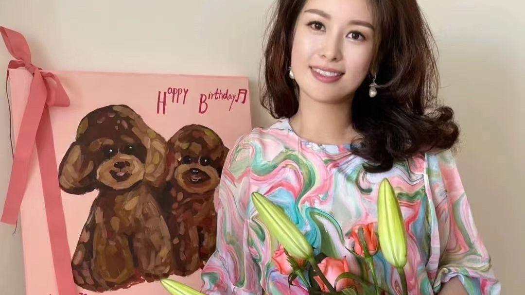 发型 50+的女人更有成熟魅力，优雅的穿搭精致的发型，时尚大气显年轻