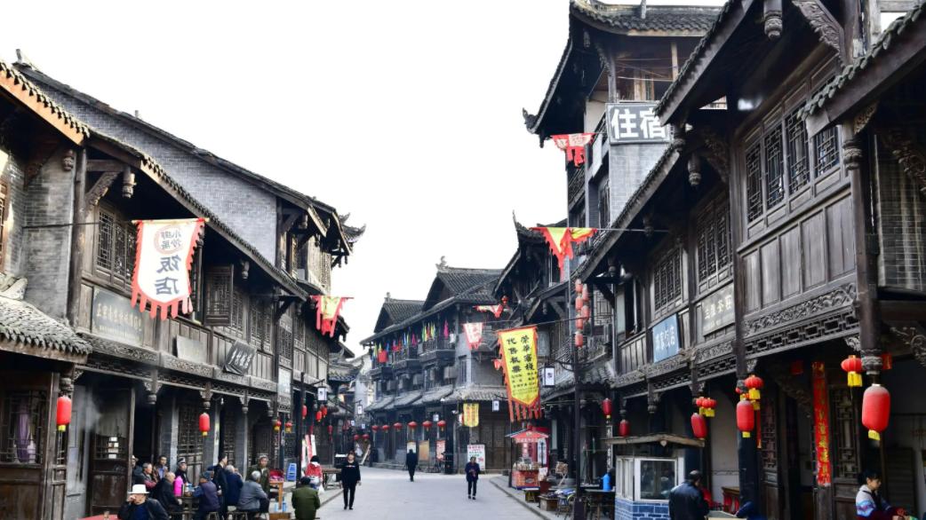 古镇|中国的死海你知道吗？不出国感受漂浮之感，再去探索古镇的风光