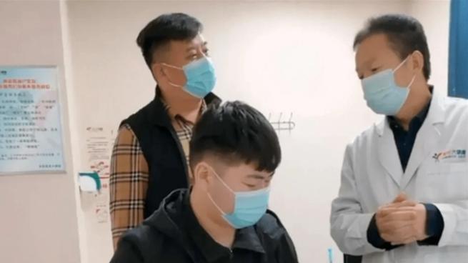 朱之文|大衣哥经纪人称陈萌没怀孕，朱小伟到医院查体，听到结果心情沉重