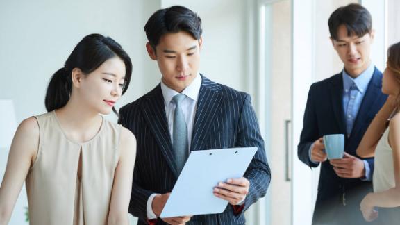 |在职场中，如何让自己的上司和同事对你好一点？