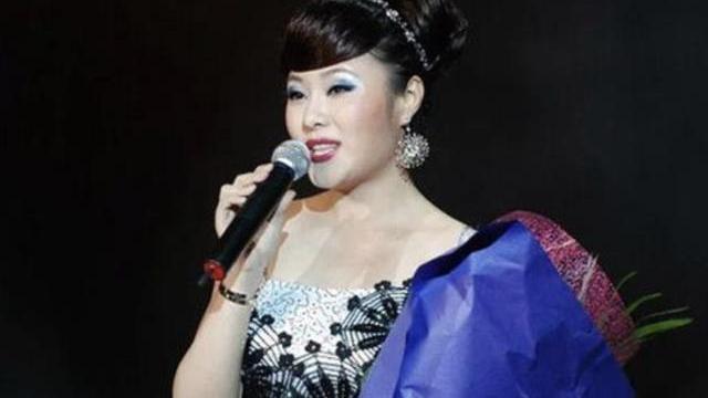 春晚|80后美貌歌唱家，曾受邀登上春晚舞台，却为了名利成为大贪的情妇