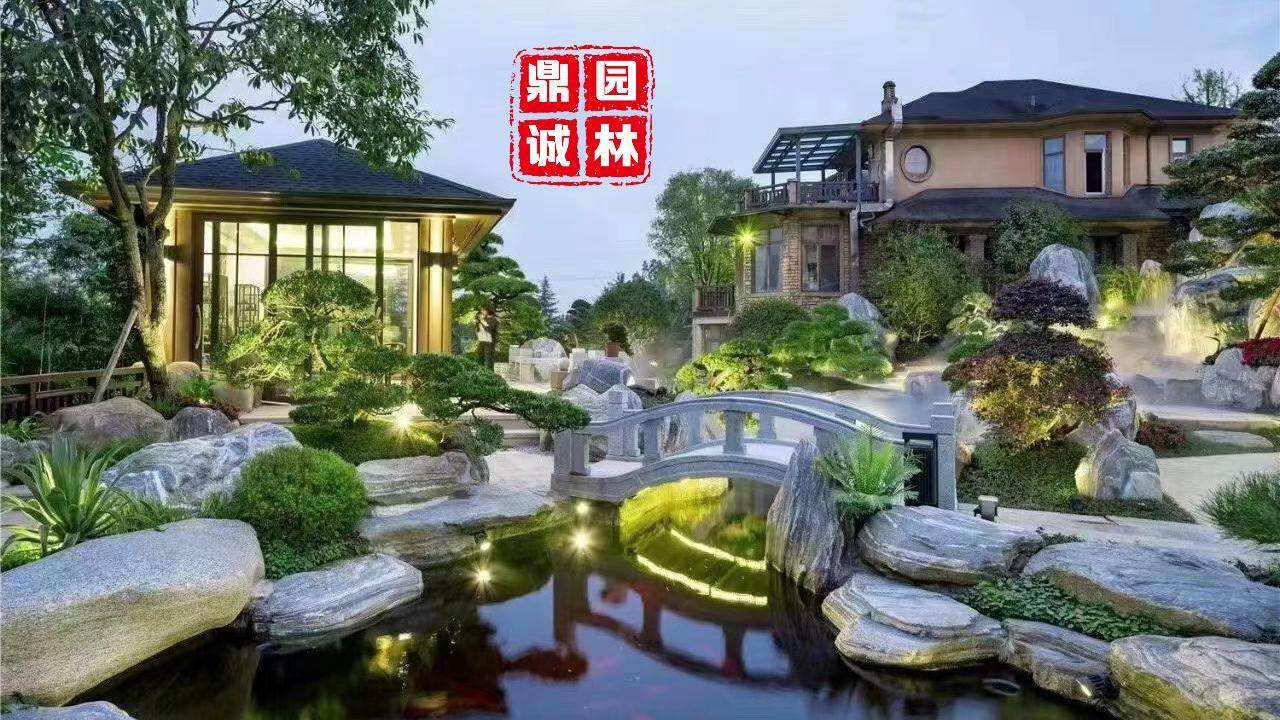 |庭院放置泰山石，形成一个充满朝气、活泼英武的和谐环境！