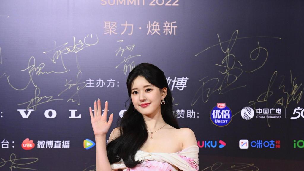 金晨|微视界红毯pk：赵丽颖圆润，金晨挑战芭比粉，关晓彤争气了