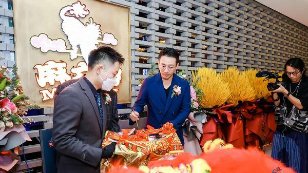 汪小菲|汪小菲爆接美食综艺！餐厅因食安违规被开罚，出海过荒岛生活