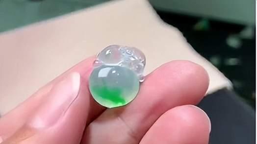翡翠|翡翠桃子的寓意和适合佩戴的人群