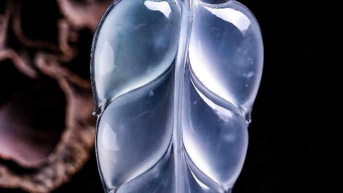 翡翠|这块翡翠长得像腹肌，你猜是什么？