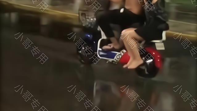 广东：男子雨天送女友回家，引路人羡慕，网友：你们猜多久分手？