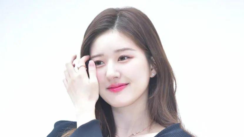 赵露思|赵露思生图暴露身材比例，撞脸韩星张元英，全身照一出更显尴尬