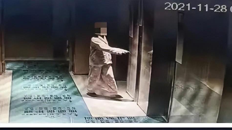 “闹事”业主、年轻女性，遭物业24小时高清监控：维权，都是被逼的