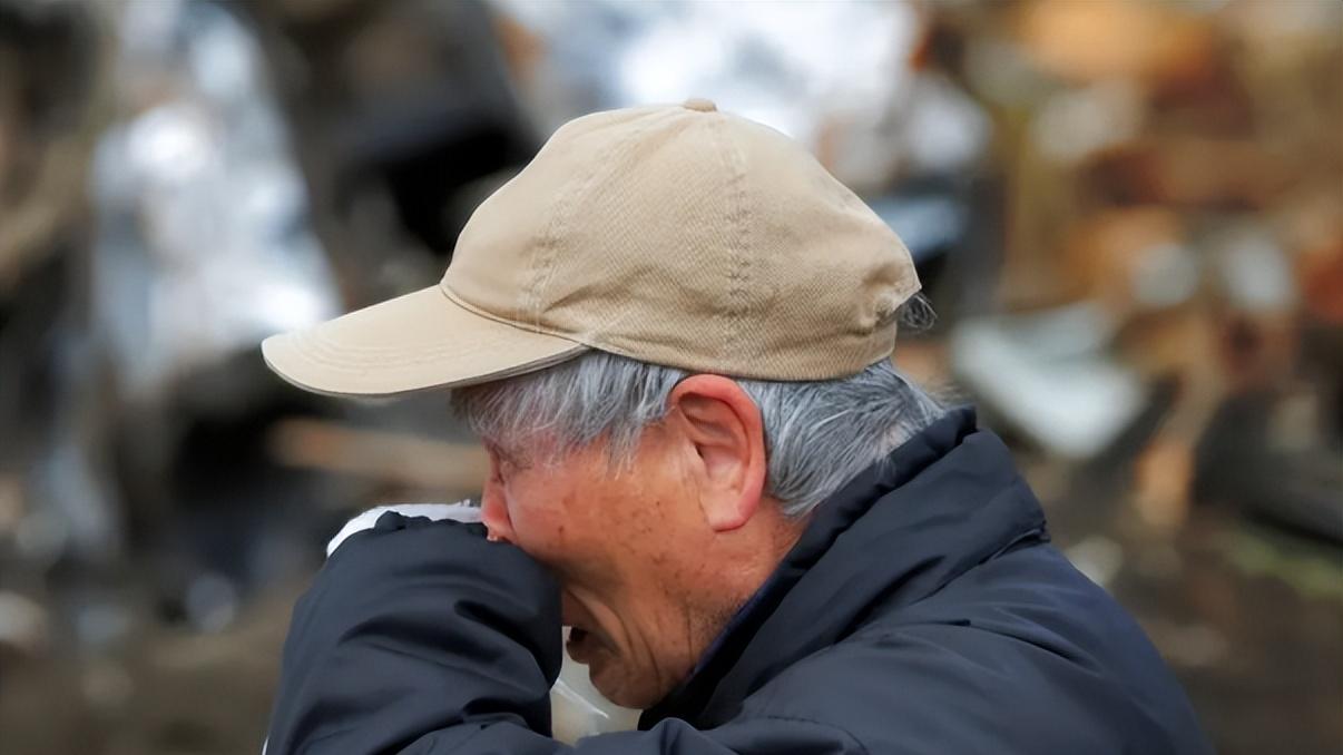 “百变神医”刘洪斌，3年9个角色赚80亿，骗局被揭结局大快人心