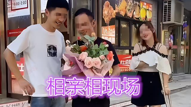 女子拄拐相亲被拒绝，男子好兄弟看上相亲女：我单身，要接你的盘