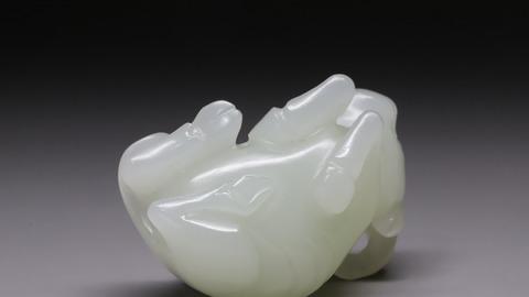 和田玉籽料|舊藏和田玉籽料“卧牛”