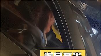 广东一女子车内连扇男子耳光，边扇边喊，“为什么不做安全措施”