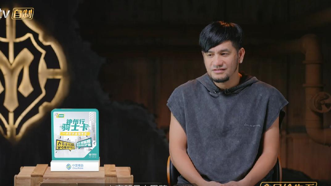 张震岳 饭桌上，曾比特说：你们吃，我明天不吃，我去减肥。张震岳提议：还是我们断食三天