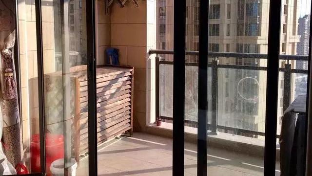 新房全屋贴瓷砖，竟连空调都不用了，电视墙贴砖还省了2万！