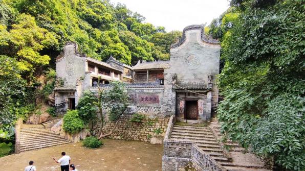 广西玉林这神秘古民居，200多年历史，建造者是个迷
