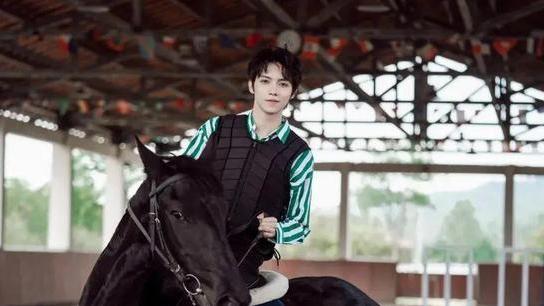 明星|三位明星携手上岸国家话剧院，网友质疑录取流程，风波愈演愈烈