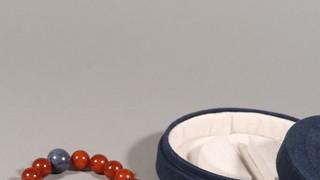 小叶紫檀|清 蜜蜡十八子手持。