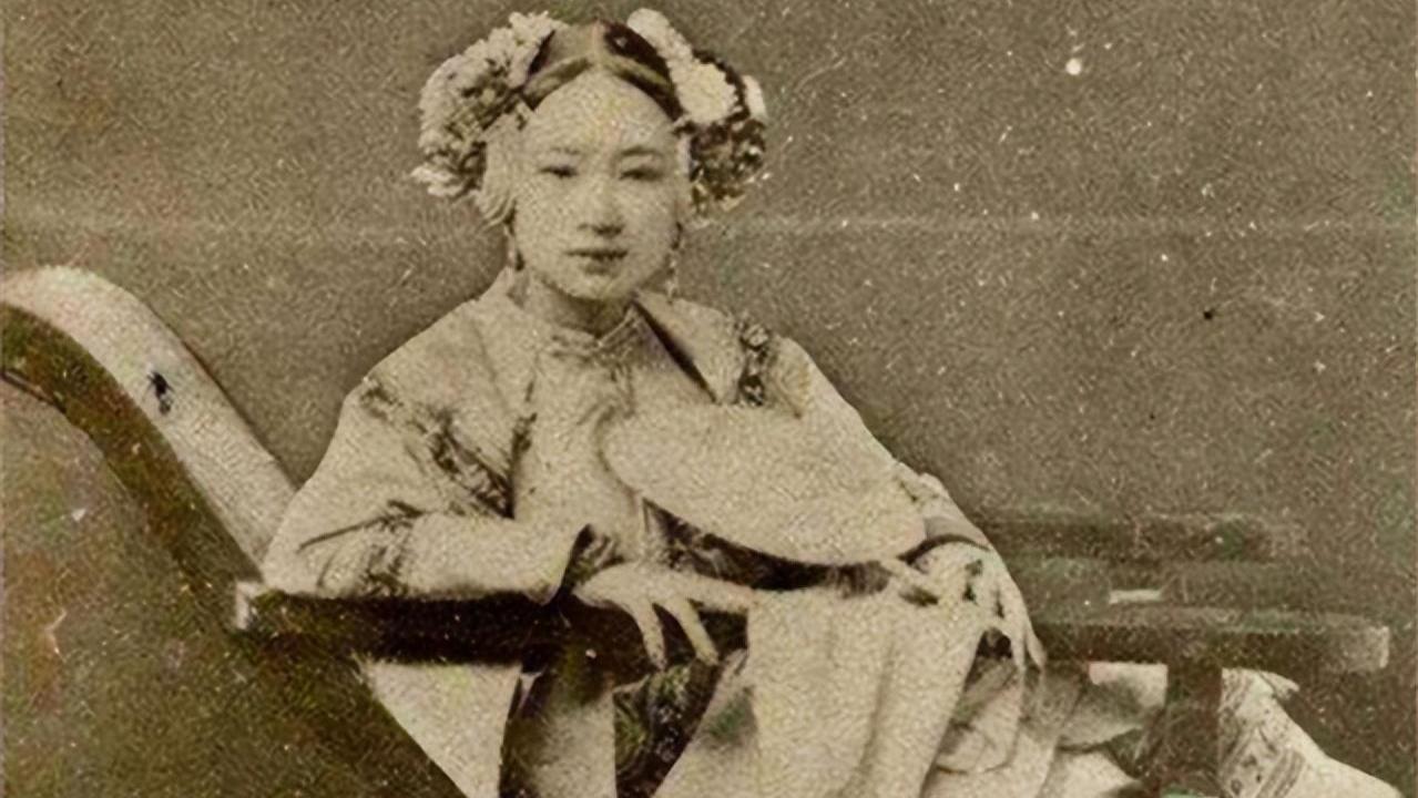 发型 百年难得一见：清朝贵妇“做头发”多费时间？被《甄環传》骗多年
