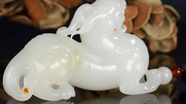 |无暇不成玉，质地再好的和田玉也会有瑕疵，要接受它的瑕疵美