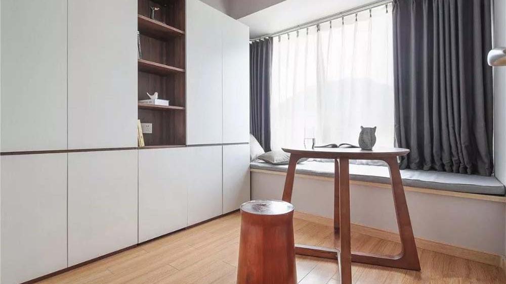 94平北欧风小户型，飘窗带了沙发和椅子，独特而又实用