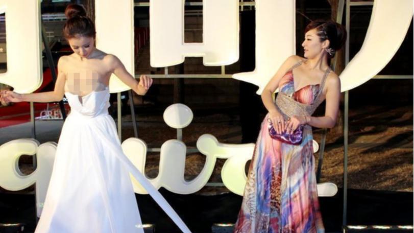 假摔|假摔，衣服滑落，红毯钉子户：明星走红毯尴尬瞬间，既搞笑又心酸