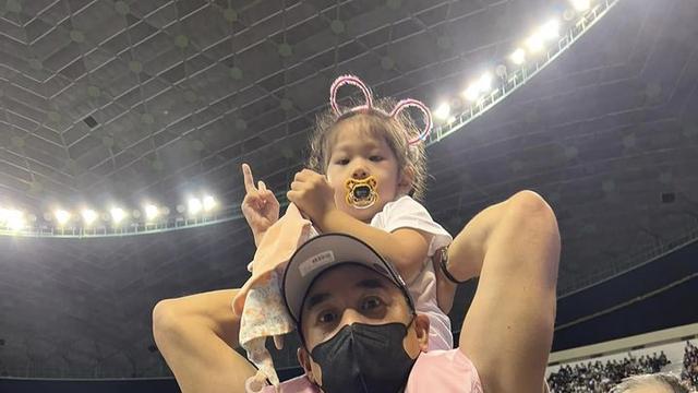 许凯|56岁吴大维老来得女，久违现身高调晒娃