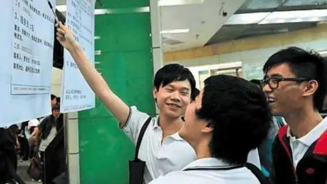 大学生|又一“冷门岗位”招聘，月入12000工作清闲，过来人：贡品吃够了