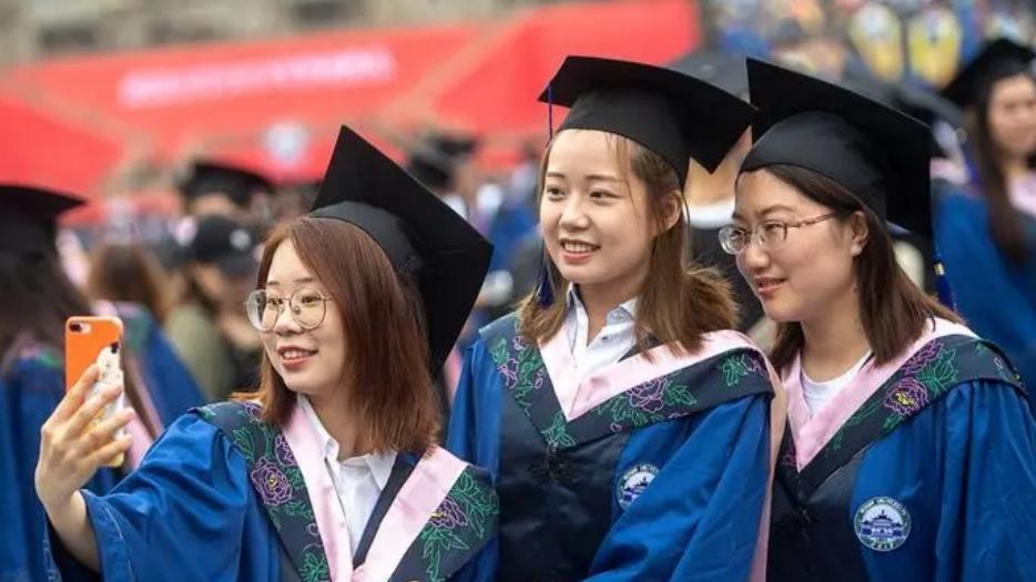 大学生|“挂4科太少没法延毕！”大学刮起一股延毕风，不以为耻反以为荣