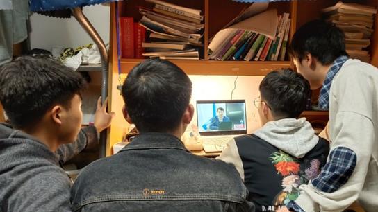 大学|悄然盛行“奶头乐”风靡校园，大学沉浸其中不能自拔，别害了自己