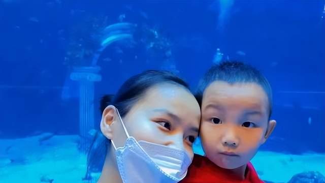 平安夜|日久见人心！熊磊晒与妈妈同框做饺子粑视频，性格被网友夸赞