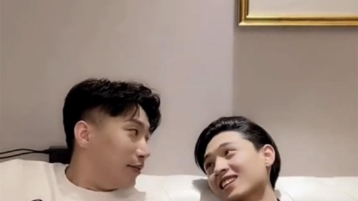 何九华|德云社秦霄贤直播，用小奶音与母亲聊天，而何九华待遇就不一样了