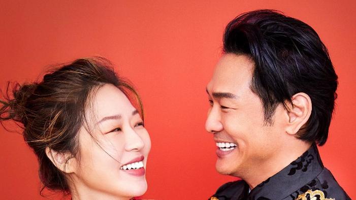 婚纱照|杜伟德拍婚纱照庆祝结婚10周年，与妻子大摆恩爱姿势太甜蜜