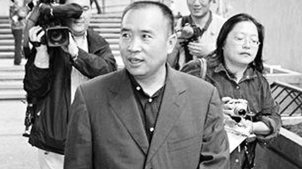 赖昌星急需获得2亿贷款，安排“女公关”施了一计，贷款很快获批