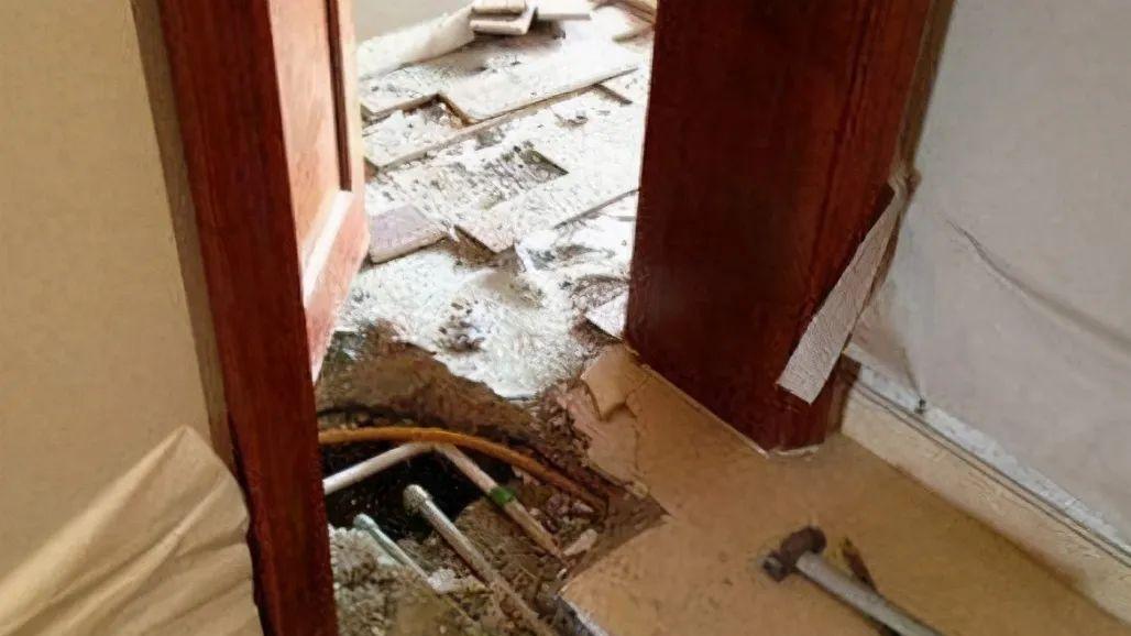 新房做了防水和过门石，室内地面还是泡坏了？师傅：你这是瞎施工