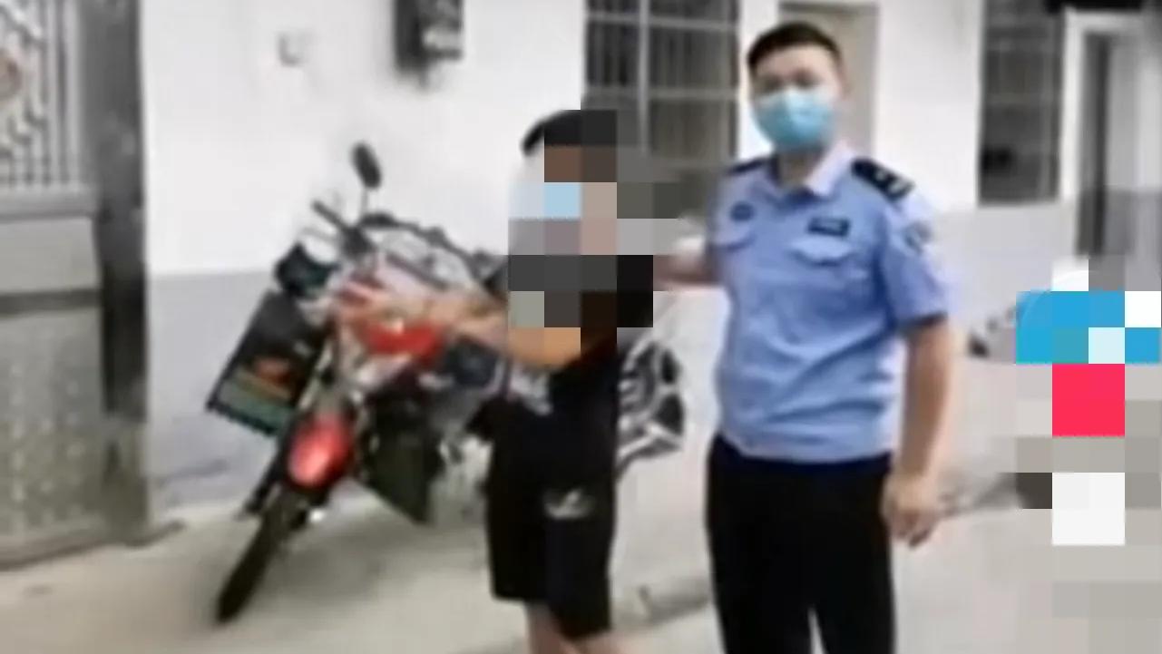 湖南岳阳有一对夫妻在家中时竟然一小偷潜入家里，两人还配合默契装作没看到小偷