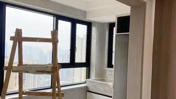 终于等来拆迁房，全程自装总共花了14万，直接把鞋柜装在公共走廊